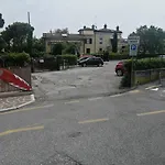 Appartamento a Peschiera del Garda con piscina ID I00538